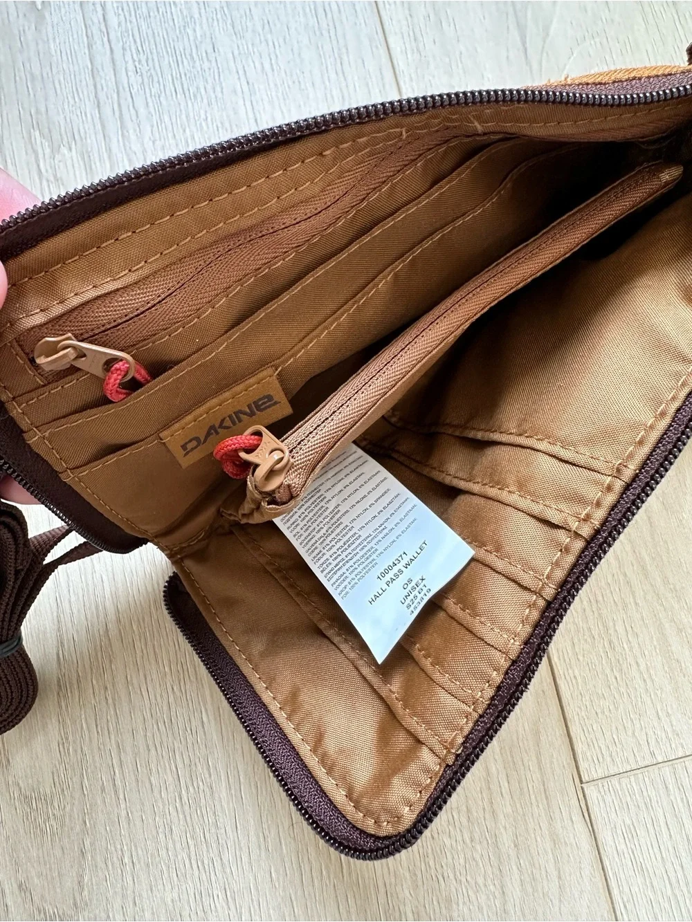 Dakine Hall Pass Wallet in Brown